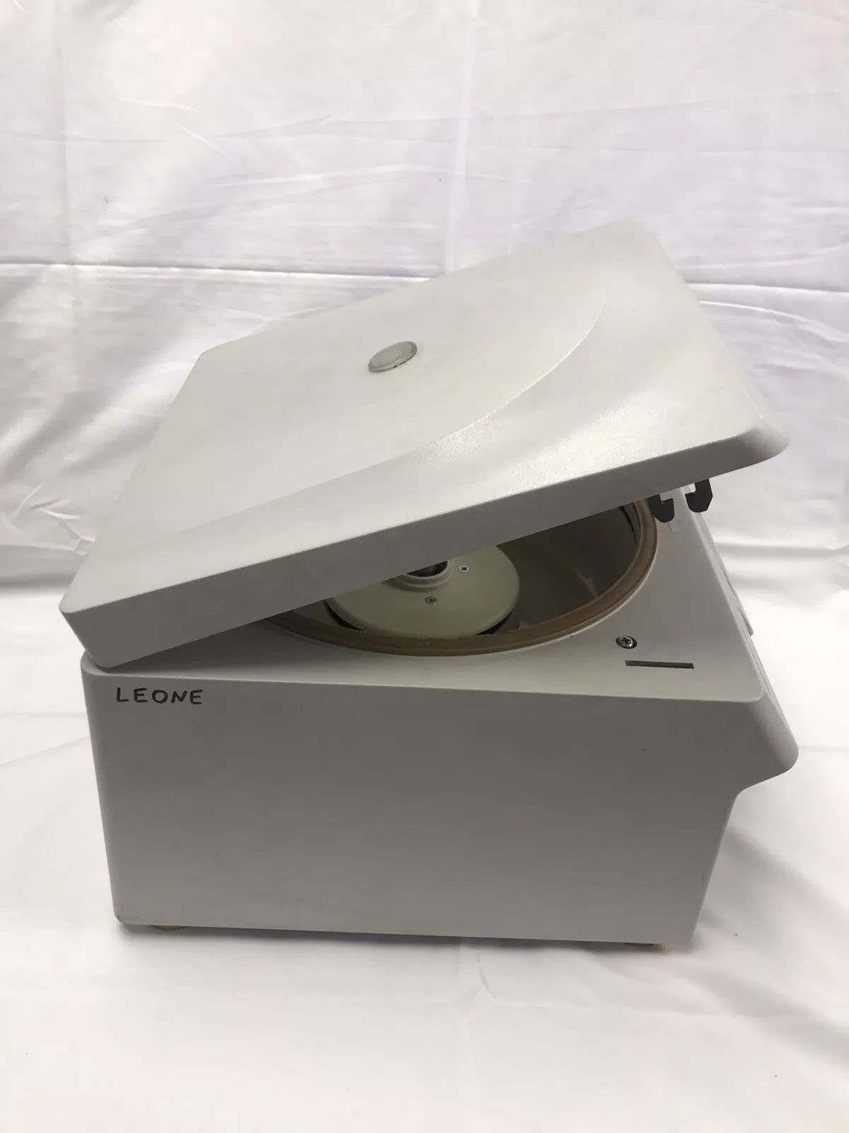 Eppendorf 5417C Centrifuge NO POWER No rotor for parts or repair