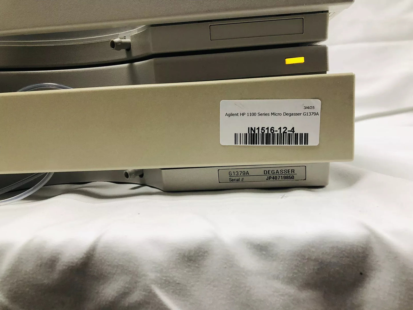 Agilent HP 1100 HPLC G1322A Micro Vacuum Degasser w/ Solvent Tray