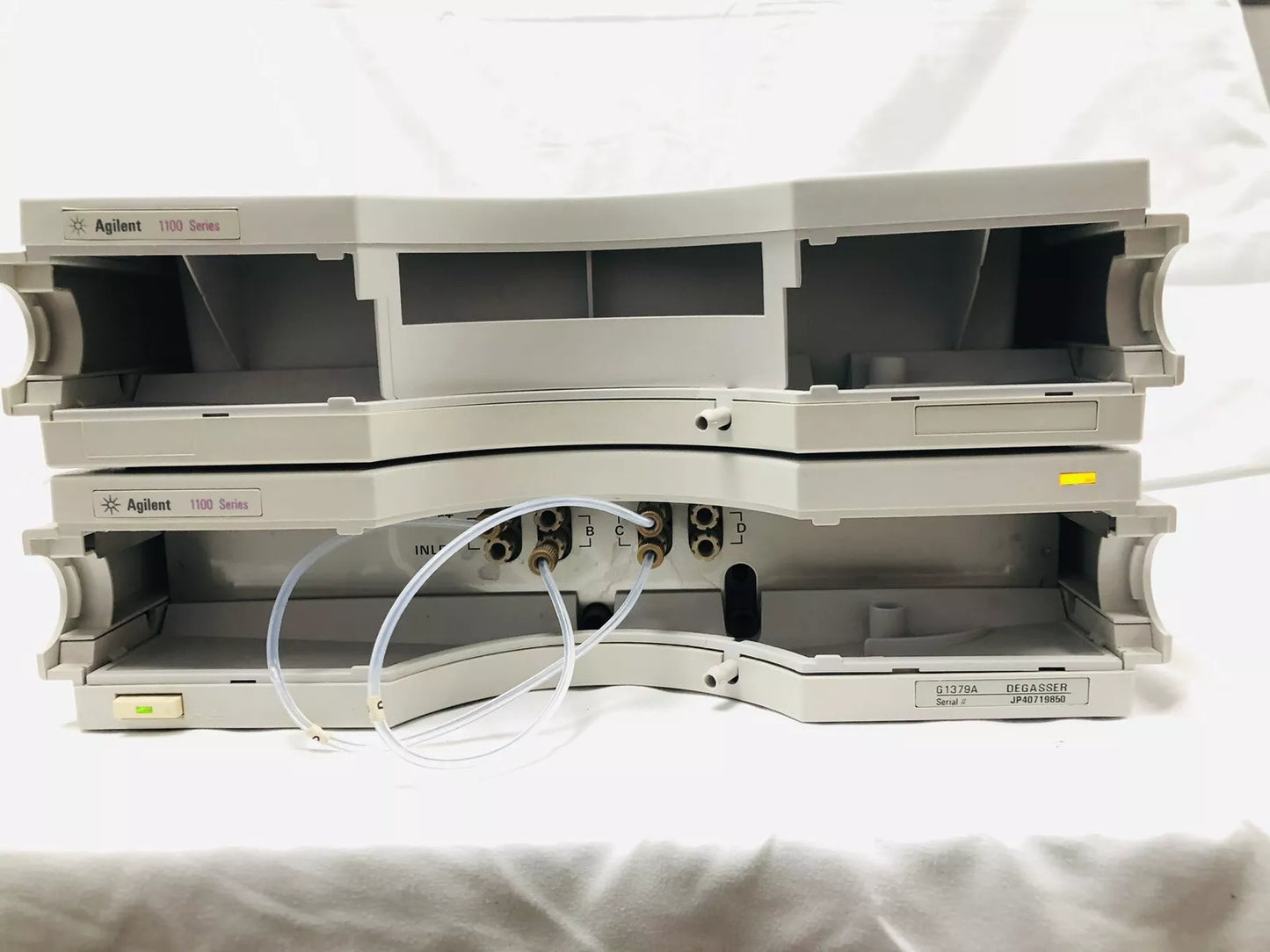 Agilent HP 1100 HPLC G1322A Micro Vacuum Degasser w/ Solvent Tray