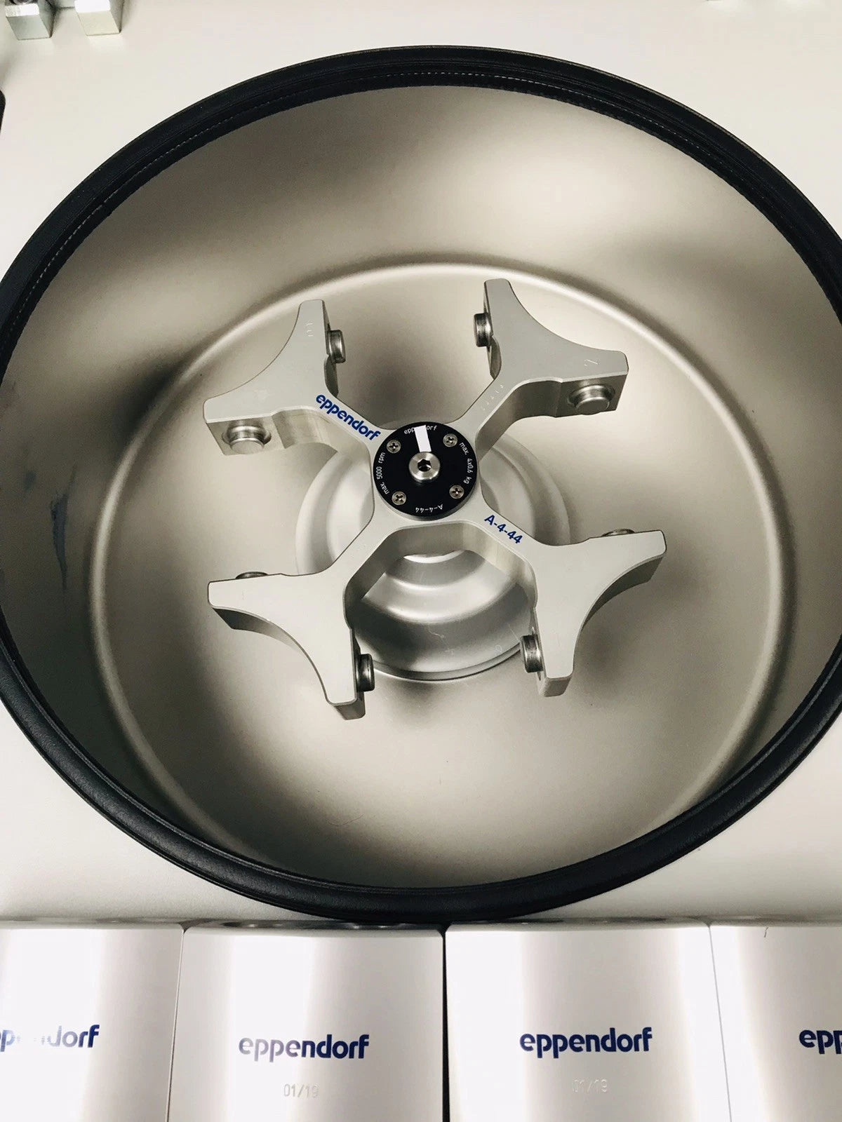 Eppendorf 5810 Benchtop Centrifuge (Newest Version) With A-4-44 Rotor 50mL