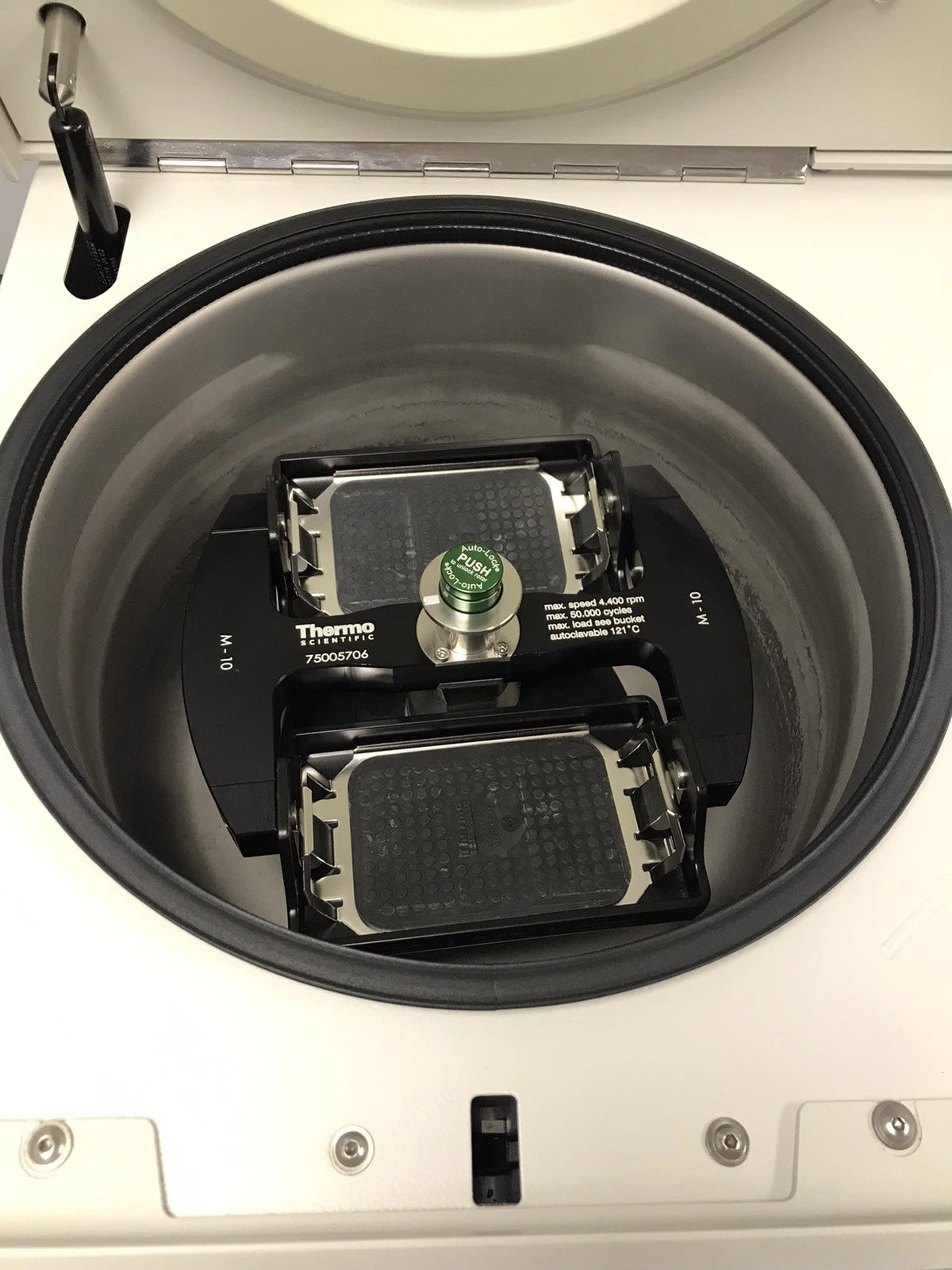 Thermo Scientific Sorvall ST 8R Refrigerated w/ M-10 Rotor Plate Carrier Tested