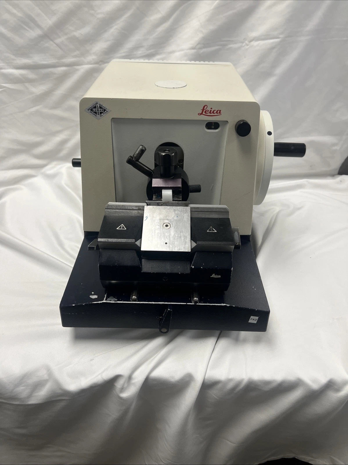 Leica  RM 2025 Manual Rotary Microtome 045728686 with Blade Holder warranty video