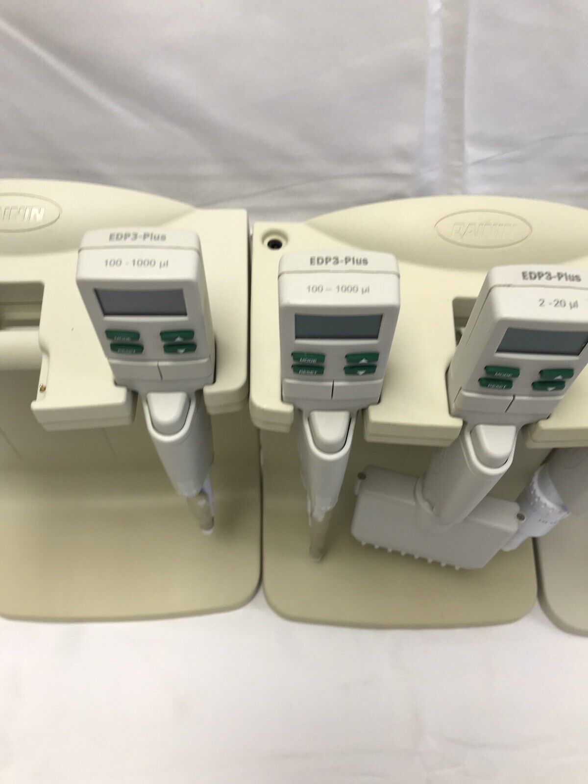 LOT of 6 - RAININ EDP3 Plus DIGITAL PIPETTES 2-5000 µL &3 E3 RAPID CHARGE STAND