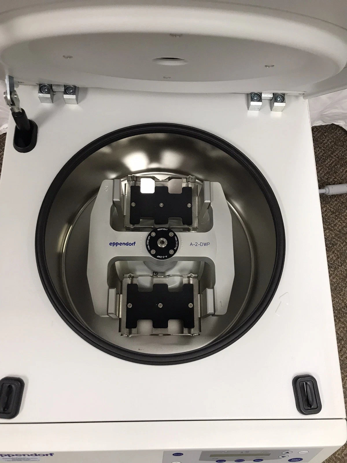 Eppendorf A-2-DWP Rotor with 5804 Centrifuge & 2x Micro Plate Carriers Tested