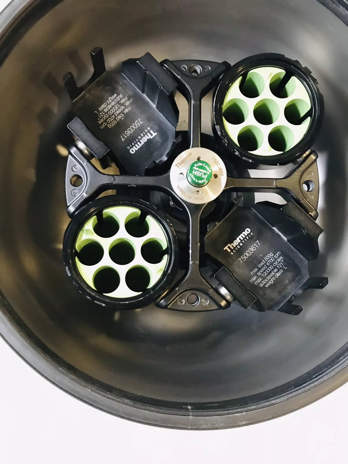 Thermo Scientific ST40R Refrigerated Centrifuge with TX 750 Rotor and Buckets