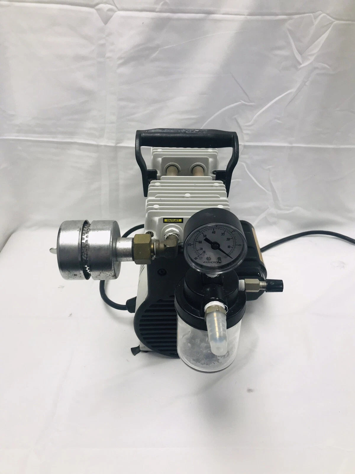 Welch Piston Vacuum Pump 1/3 HP 2585Z-50 57 mm Hg dry oil-less