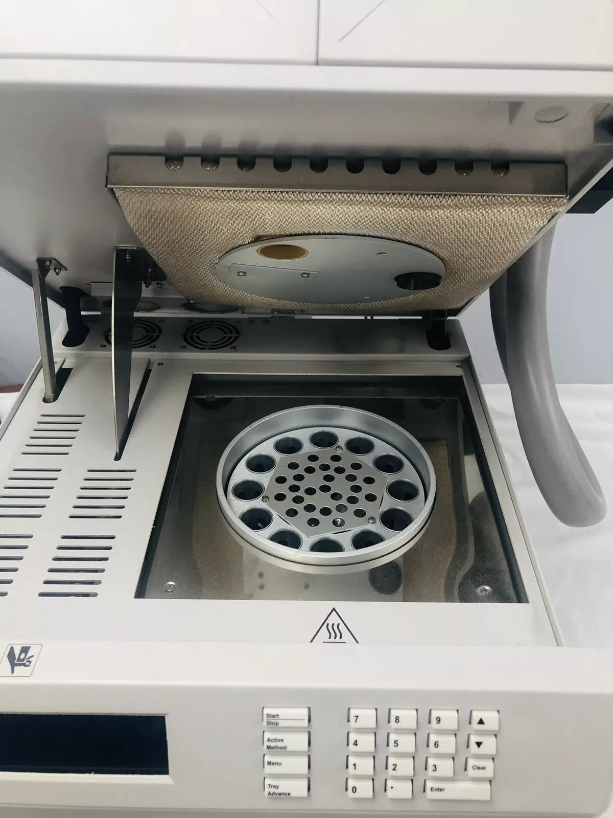 Agilent G1888 Network Headspace Sampler G1888A Power Up Tested Video