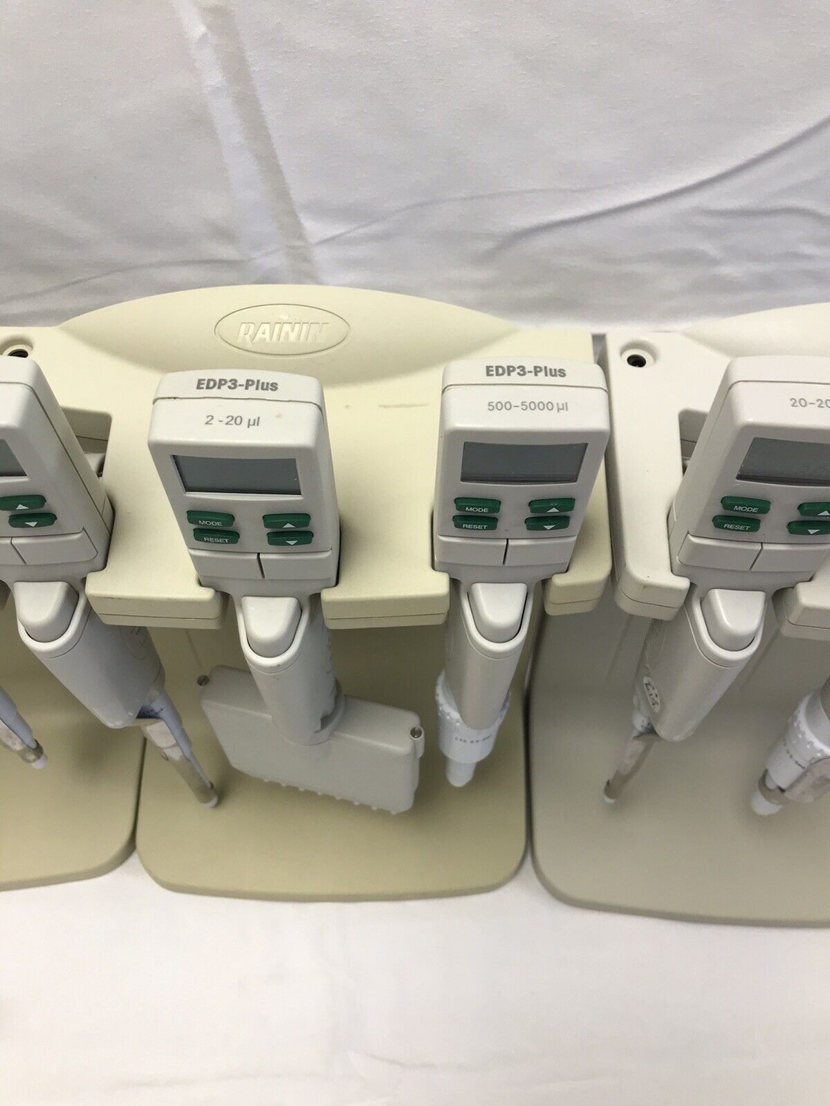 LOT of 6 - RAININ EDP3 Plus DIGITAL PIPETTES 2-5000 µL &3 E3 RAPID CHARGE STAND