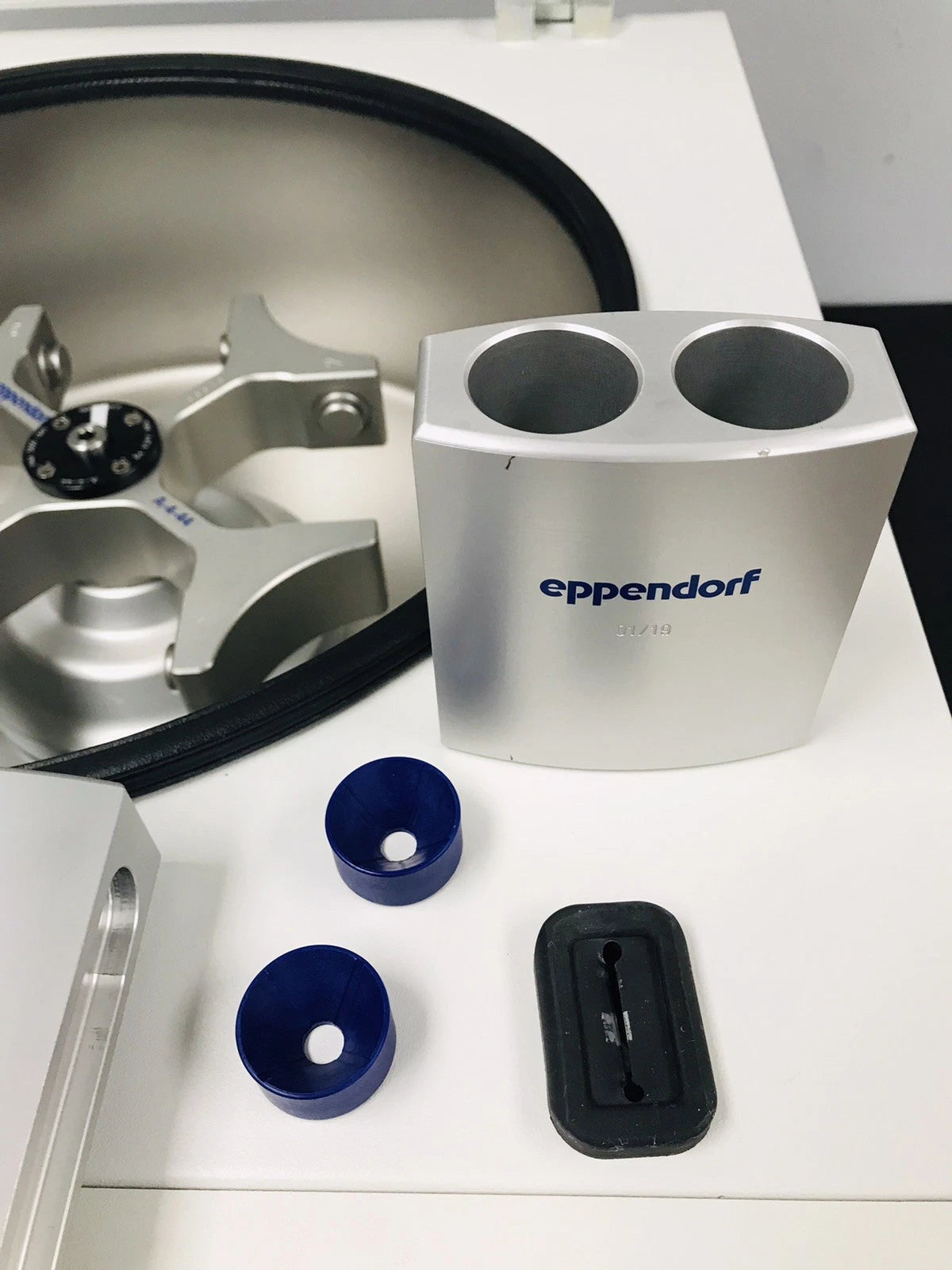 Eppendorf 5810 Benchtop Centrifuge (Newest Version) With A-4-44 Rotor 50mL