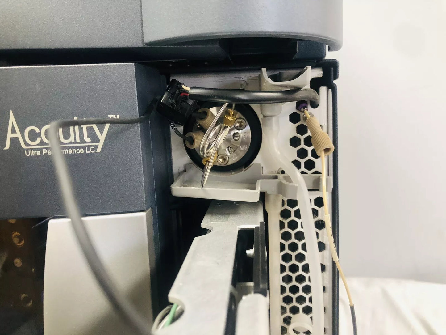 Waters ACQUITY Ultra Performance UPLC TUV Detector Binary Sample Column Manager