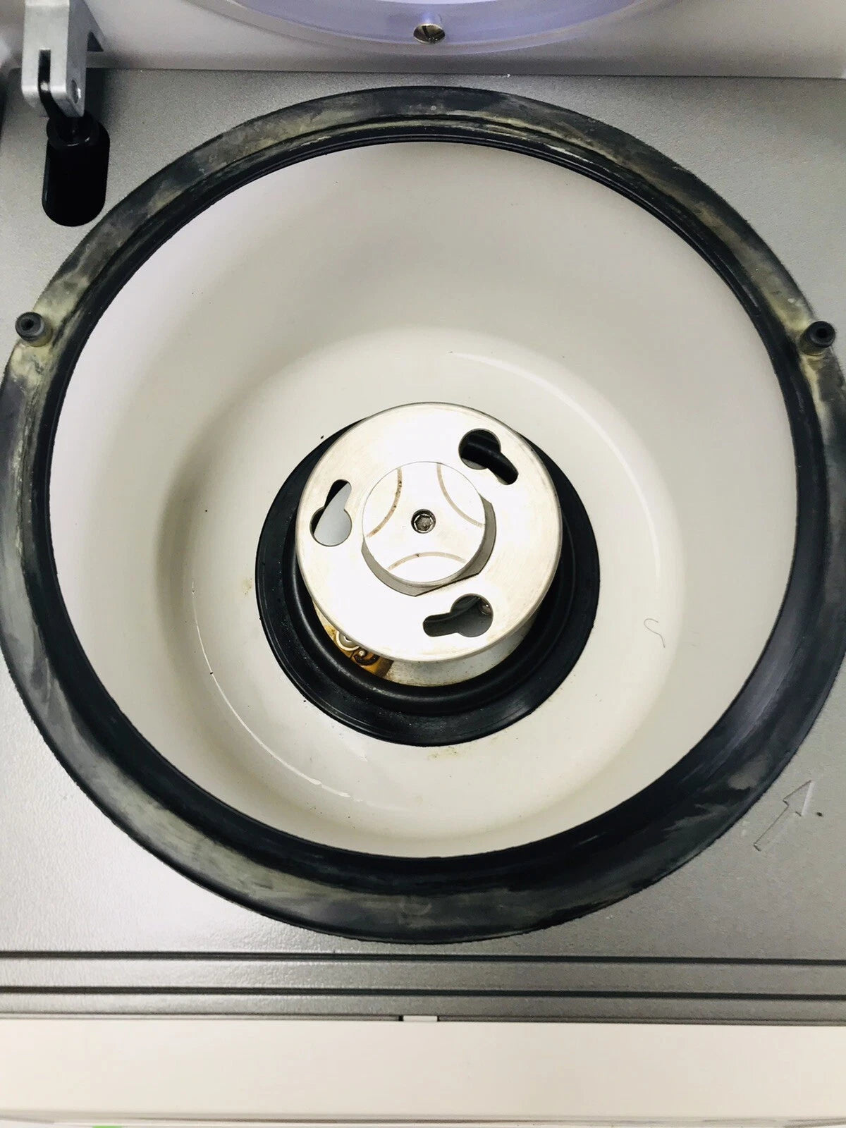 Roche MagNA Lyser Benchtop Homogenizer