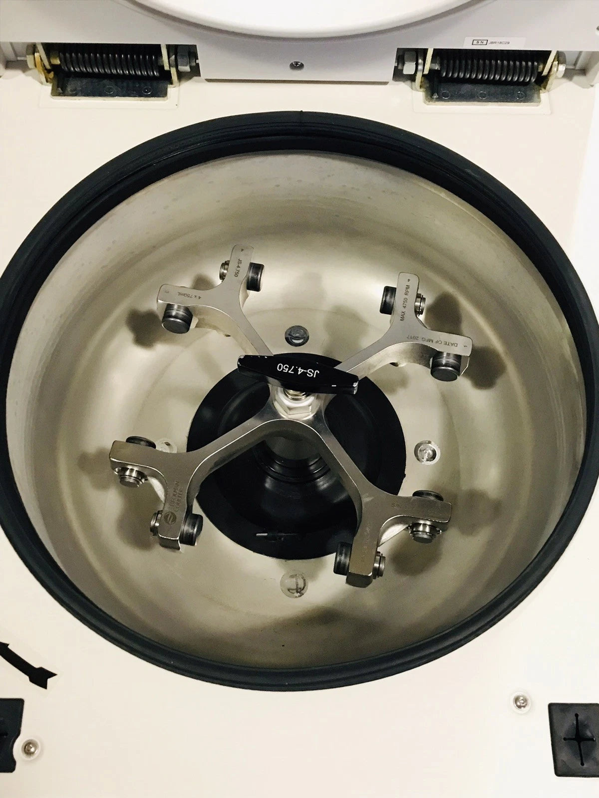 Beckman Coulter Avanti J-15R Refrigerated Centrifuge w/ JS-4.750 Rotor + Adapter