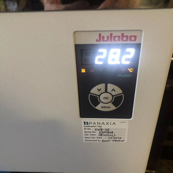 Julabo PURA 30 Water Bath W/ Lift up cover and TT bottom rack 220v TESTED