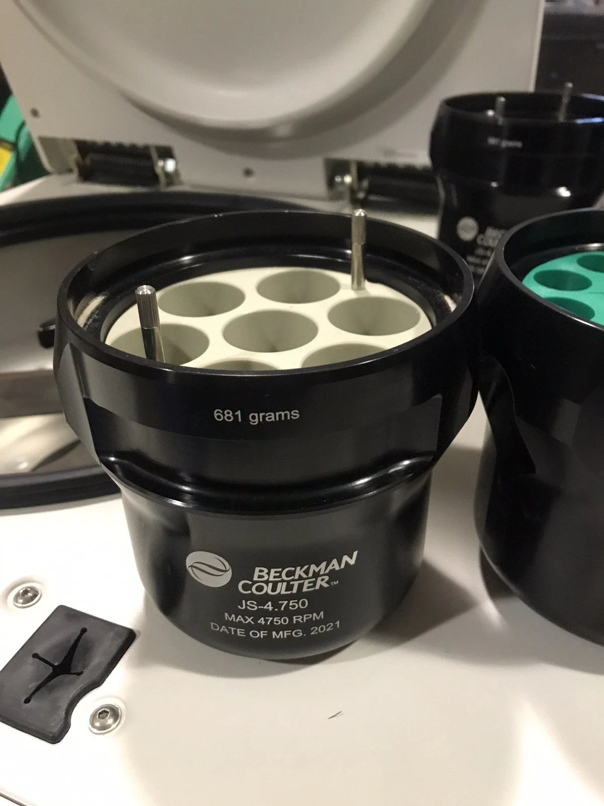 Beckman Coulter Avanti J-15R Refrigerated Centrifuge w/ JS-4.750 Rotor + Adapter