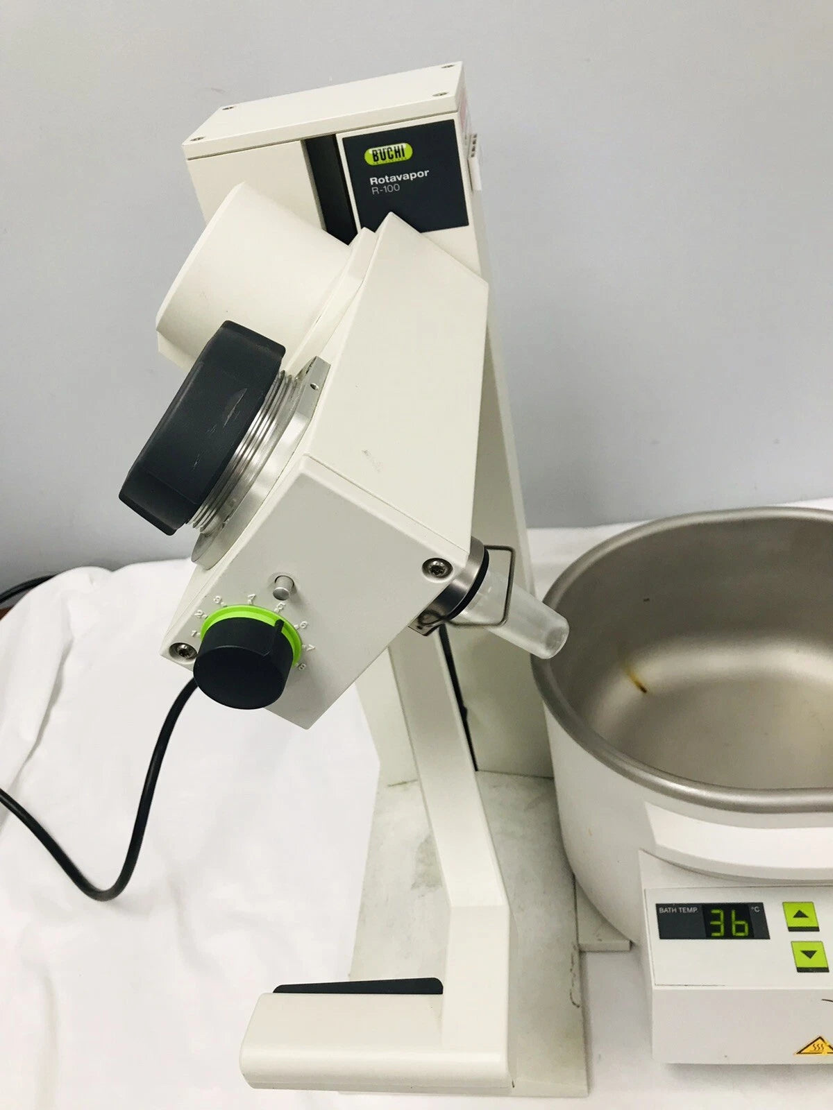 Buchi Rotavapor R-100 Rotary Evaporator With B-100 HB Heating Bath