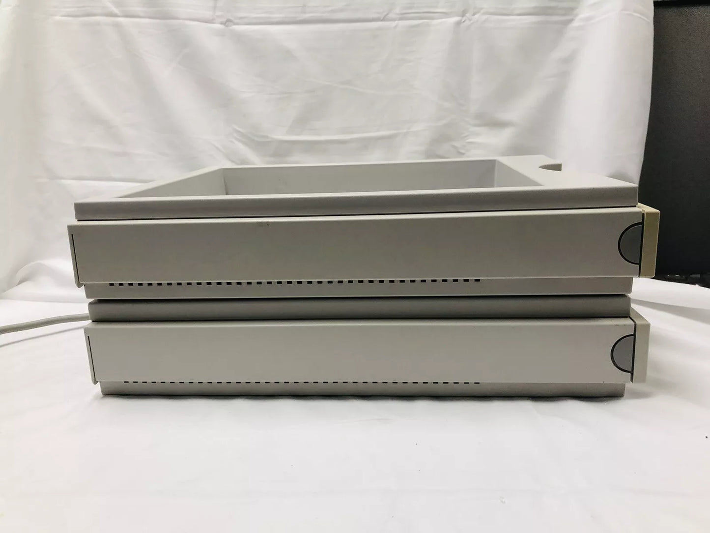 Agilent HP 1100 HPLC G1322A Micro Vacuum Degasser w/ Solvent Tray
