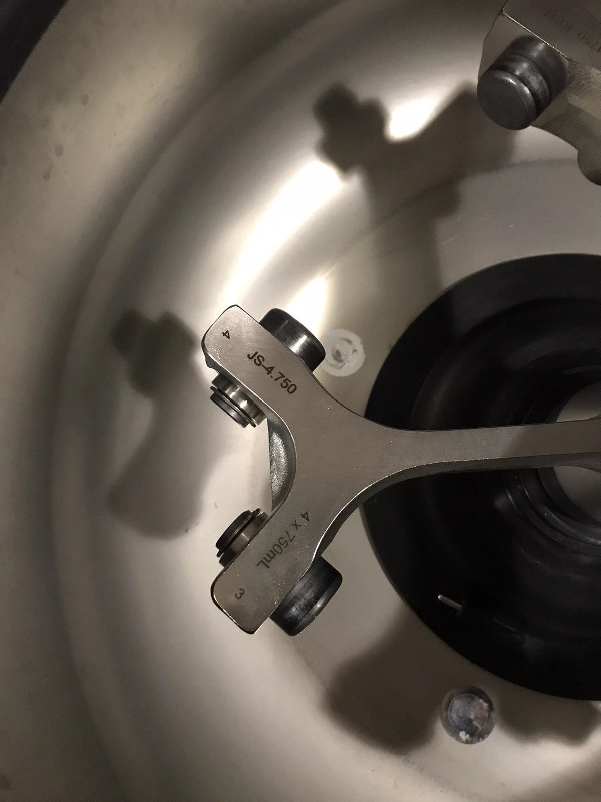 Beckman Coulter Avanti J-15R Refrigerated Centrifuge w/ JS-4.750 Rotor + Adapter