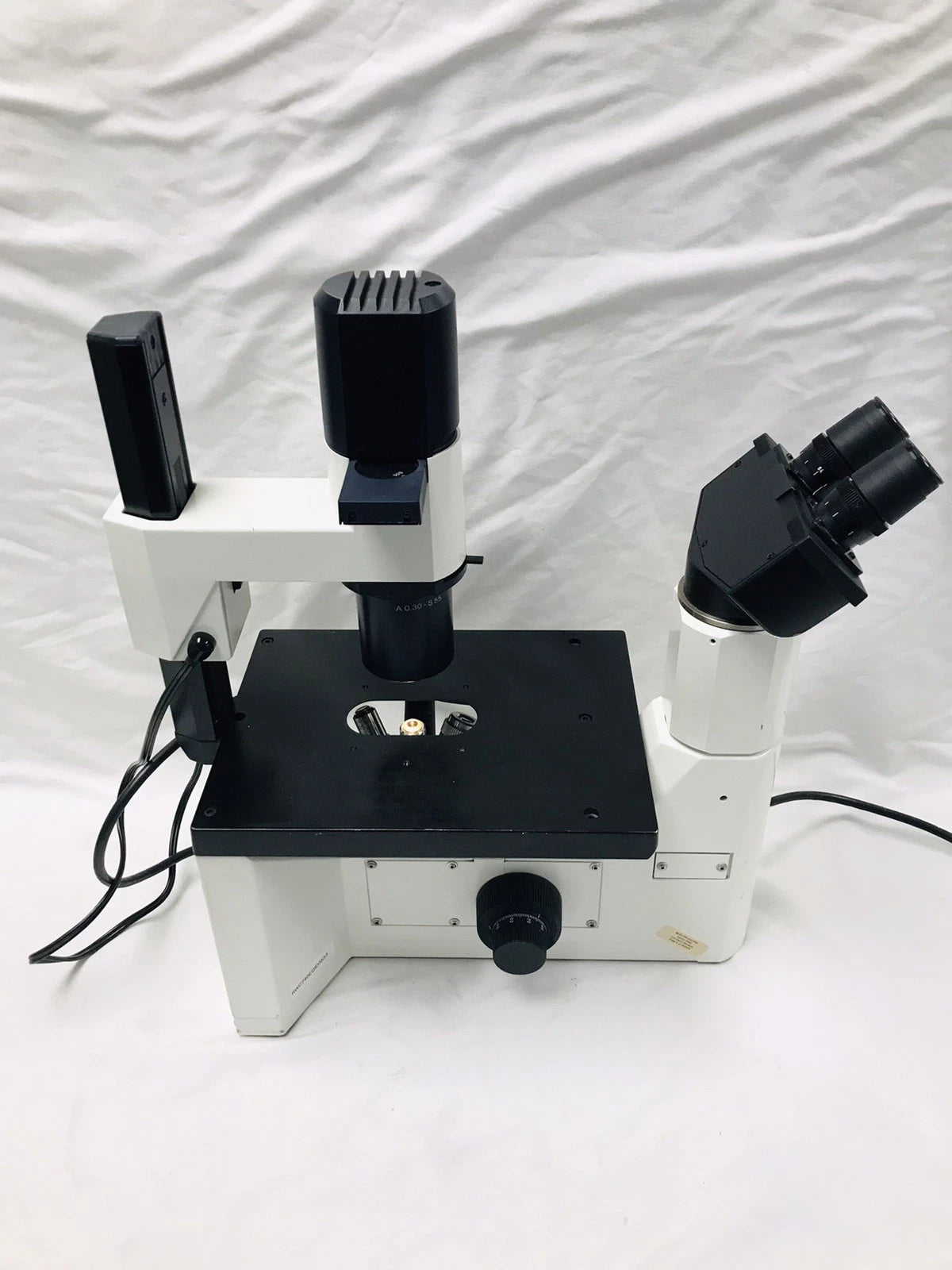 Leica Leitz DM IL Inverted Microscope w/ 4 Objectives Phase Contrast Phaco 1a