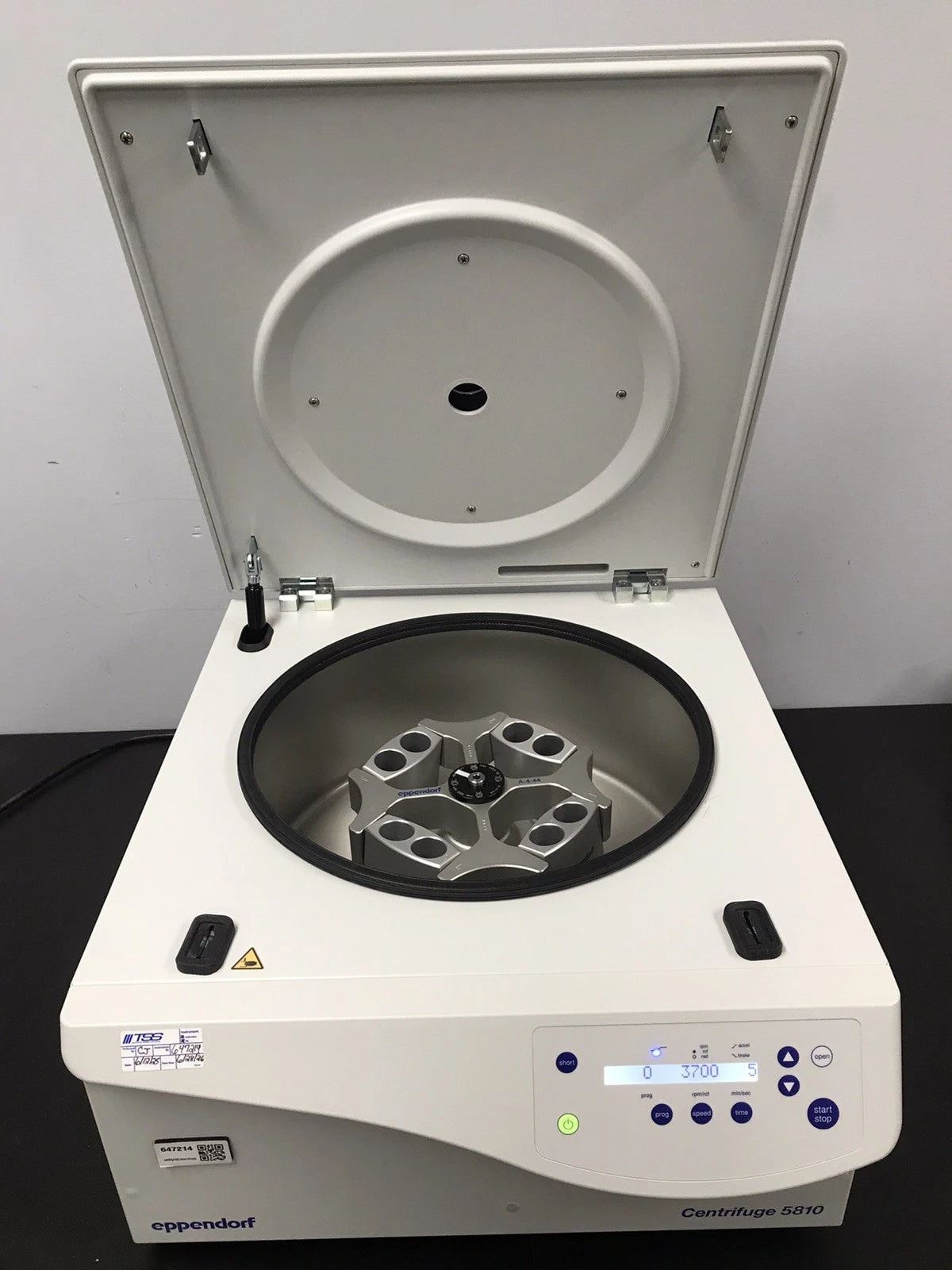 Eppendorf 5810 Benchtop Centrifuge (Newest Version) With A-4-44 Rotor 50mL
