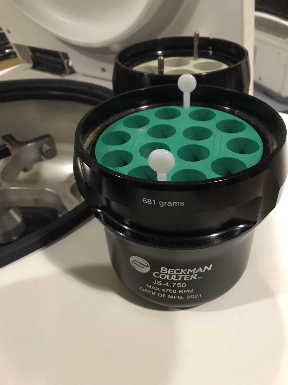 Beckman Coulter Avanti J-15R Refrigerated Centrifuge w/ JS-4.750 Rotor + Adapter