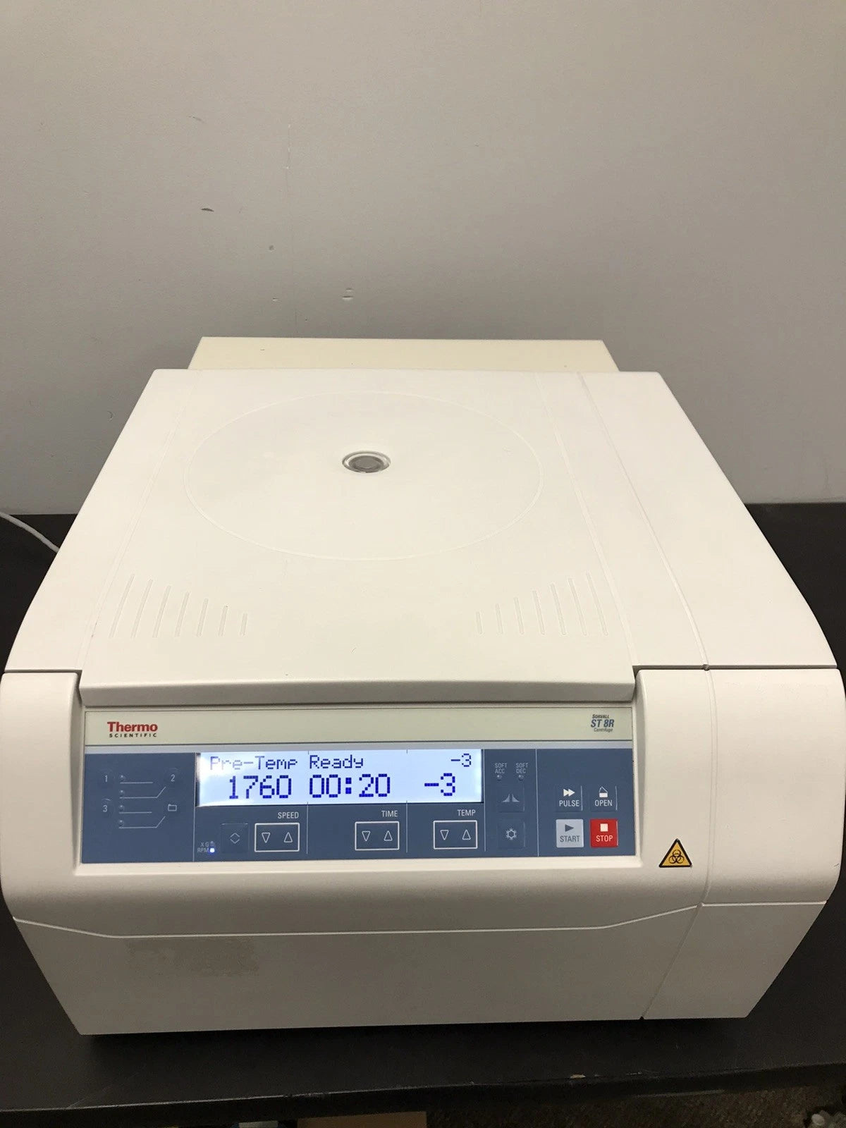 Thermo Scientific Sorvall ST 8R Refrigerated w/ M-10 Rotor Plate Carrier Tested