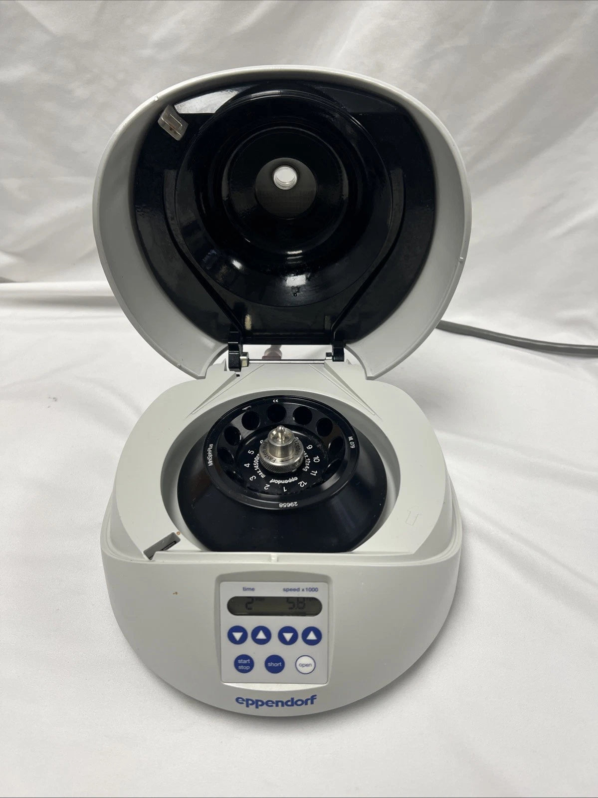 Eppendorf MiniSpin Plus 5453 Microcentrifuge + F45-18-11 Rotor Tested Working