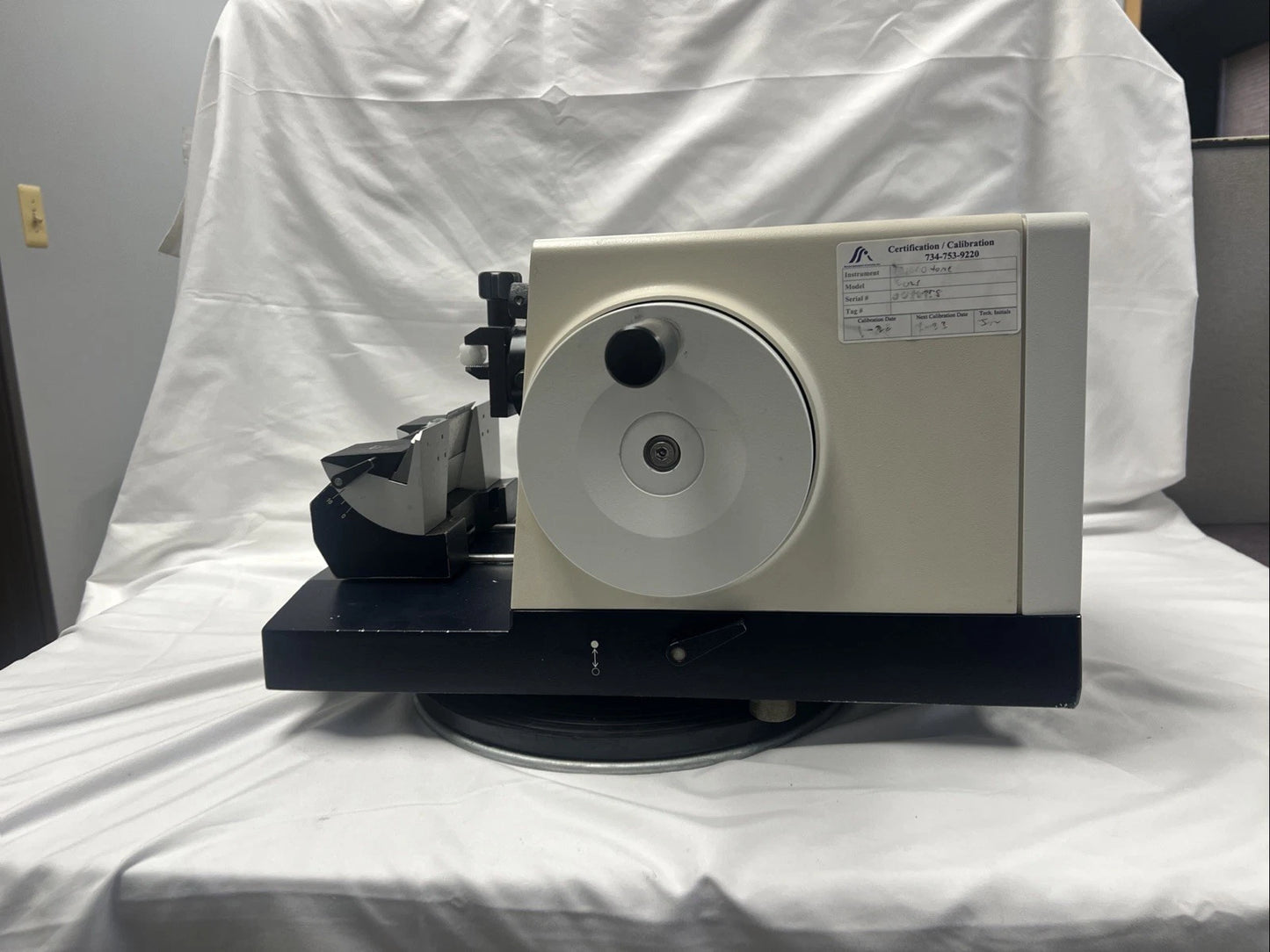 Leica  RM 2025 Manual Rotary Microtome 045728686 with Blade Holder warranty video