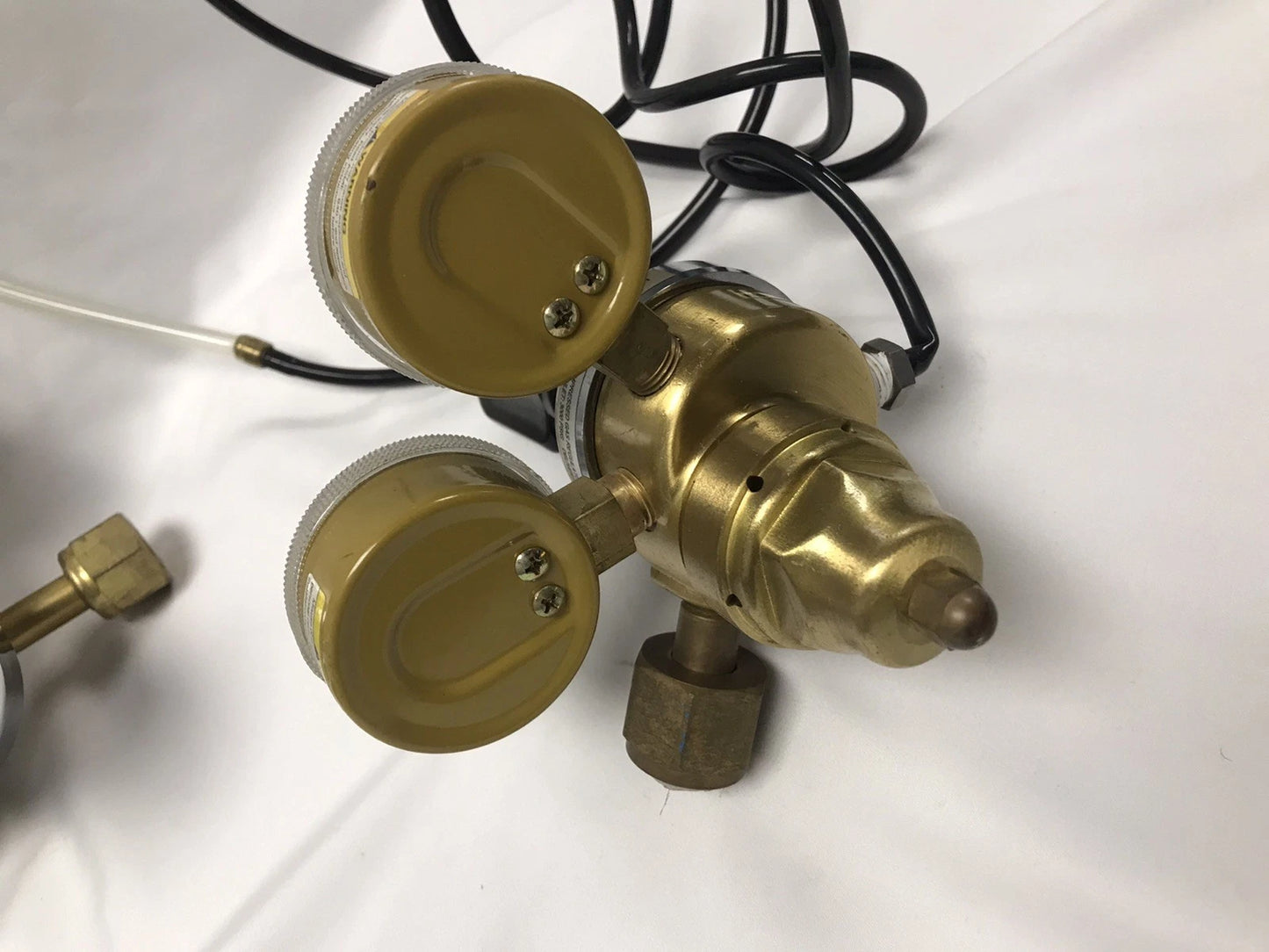 Mixed Lot Of 4 - Gas Regulators Gauges - Fisher, VWR, Nuaire - For Parts
