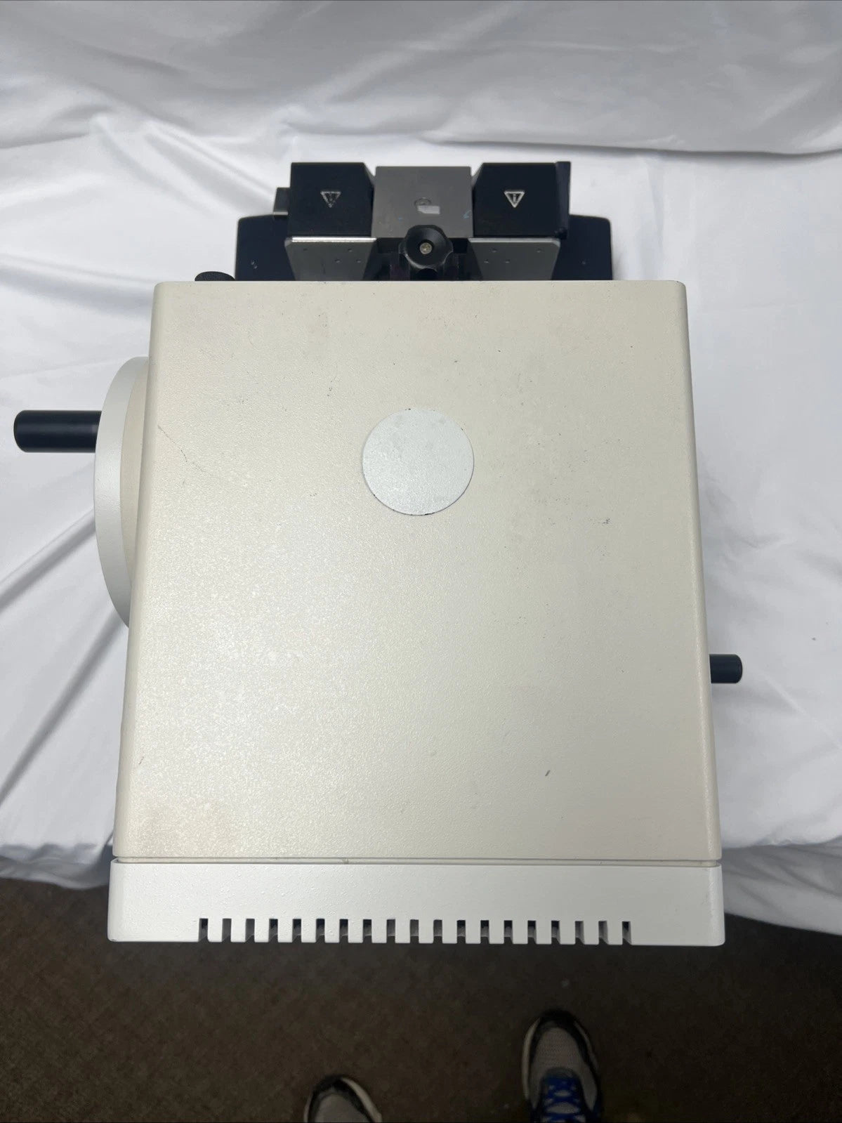 Leica  RM 2025 Manual Rotary Microtome 045728686 with Blade Holder warranty video