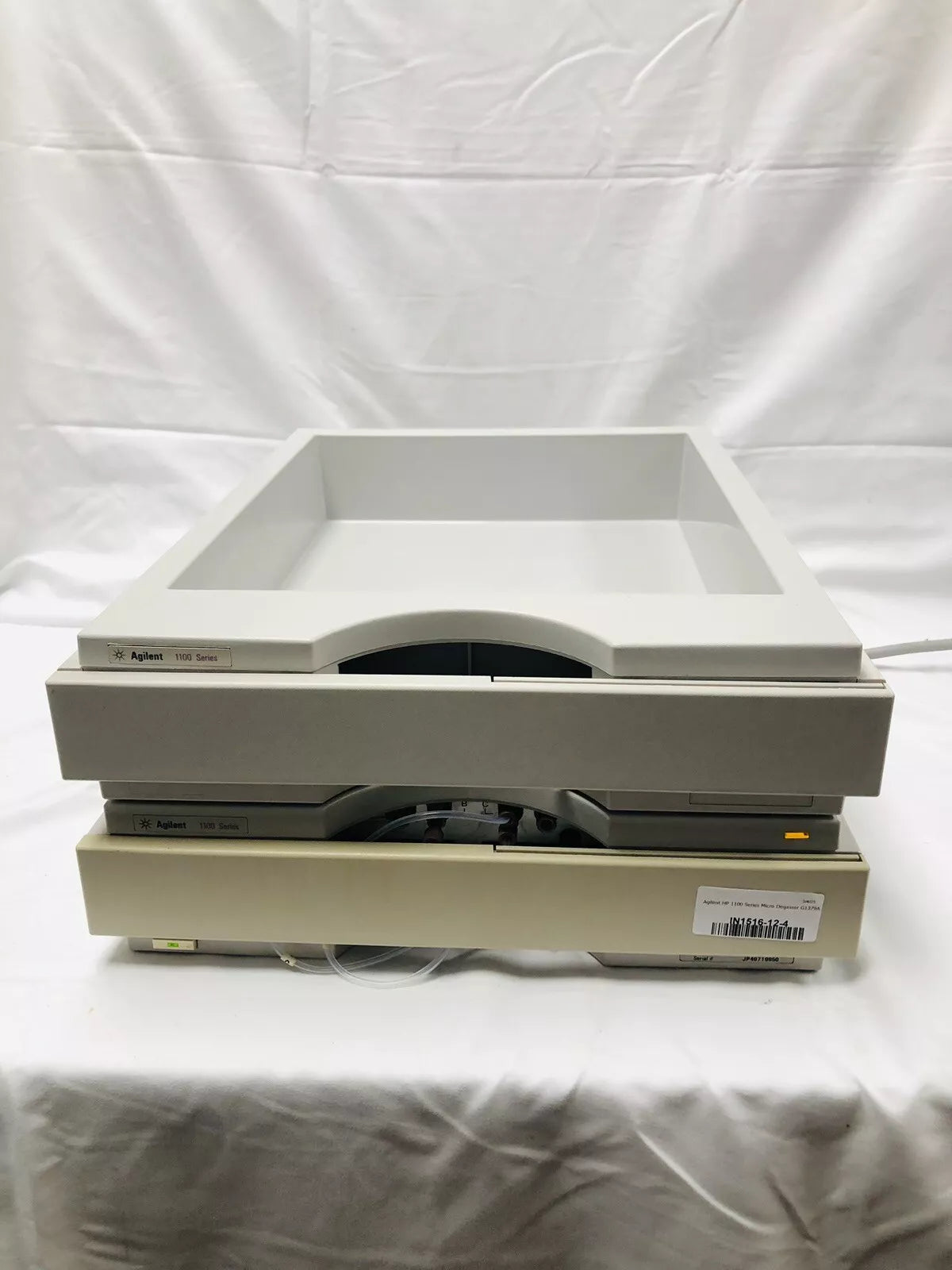 Agilent HP 1100 HPLC G1322A Micro Vacuum Degasser w/ Solvent Tray