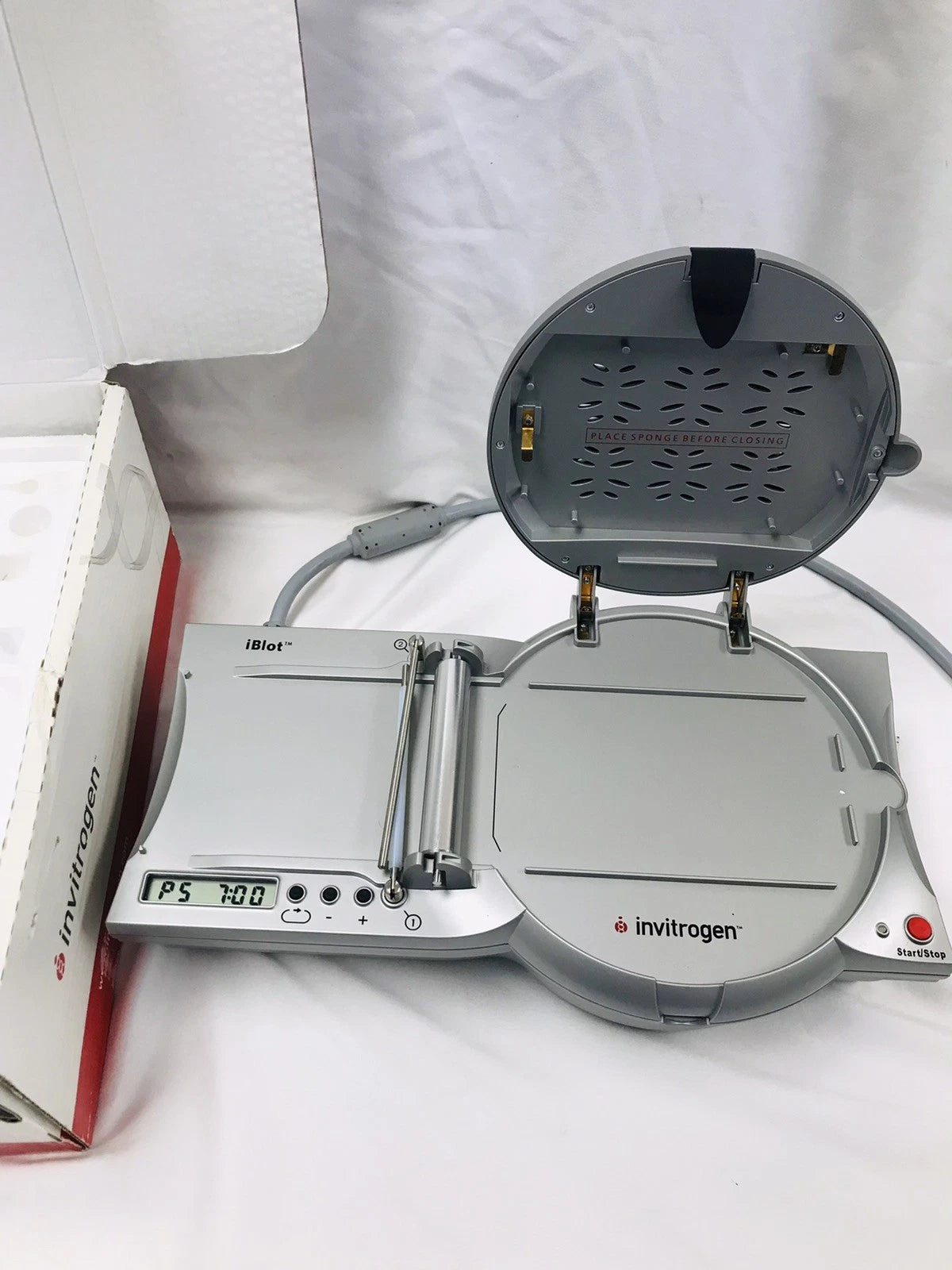 Invitrogen IBlot gel transfer device Western blot module blotting I-blot