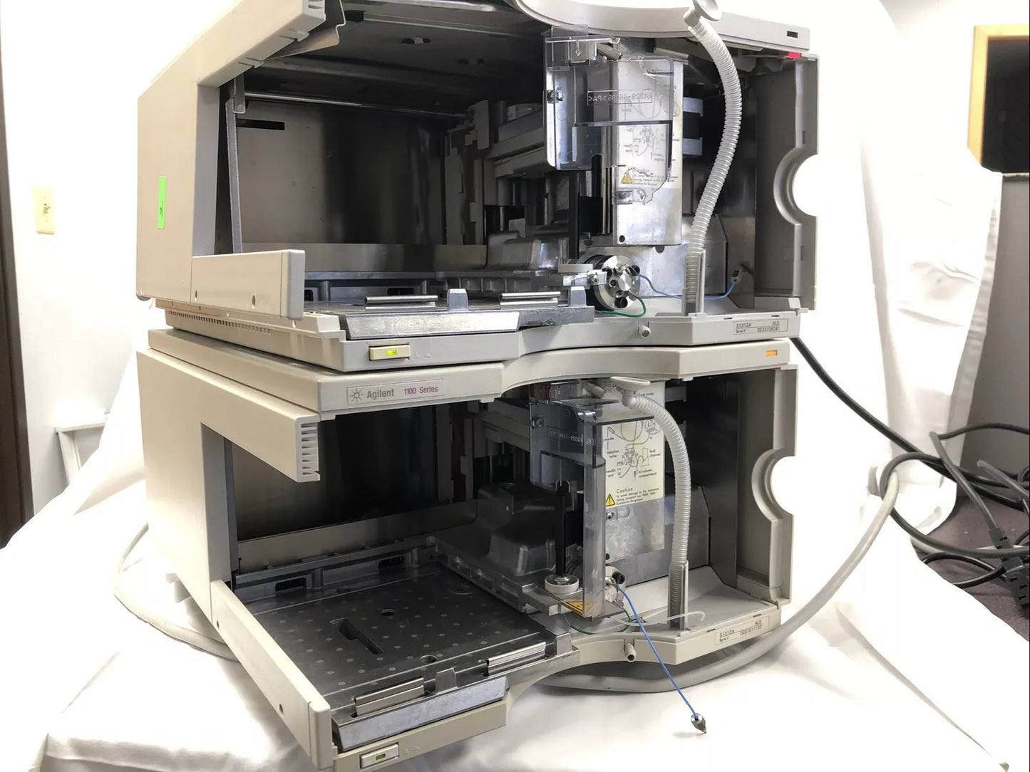2x Agilent HP Series 1100 HP G1313A ALS Autosampler Power UP (For Parts) VIDEO