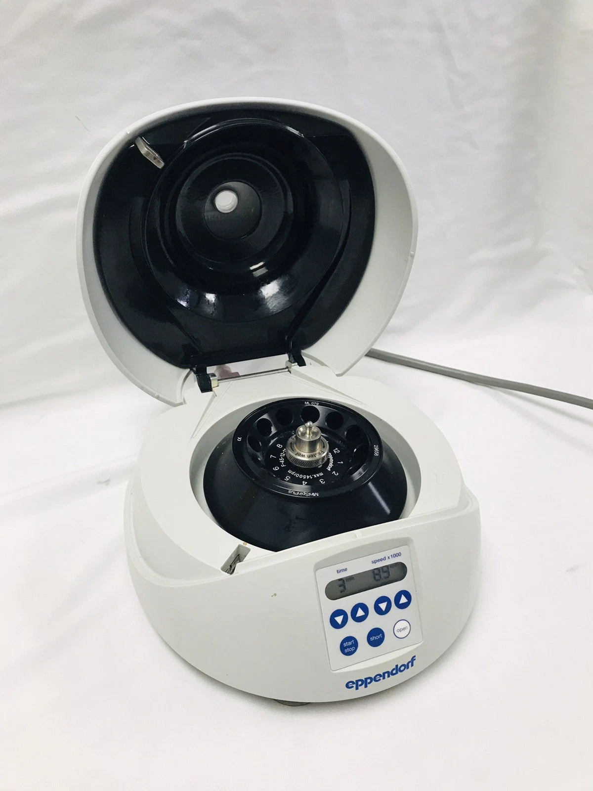 Eppendorf MiniSpin Plus 5453 Microcentrifuge + F45-18-11 Rotor Tested Working