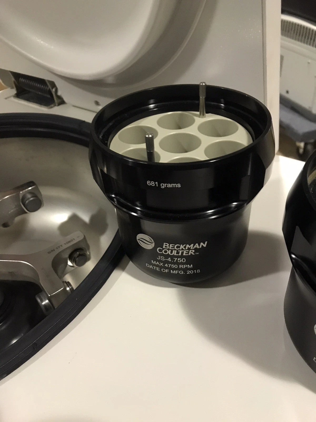 Beckman Coulter Avanti J-15R Refrigerated Centrifuge w/ JS-4.750 Rotor + Adapter