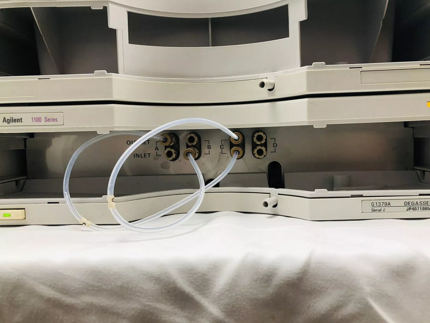 Agilent HP 1100 HPLC G1322A Micro Vacuum Degasser w/ Solvent Tray