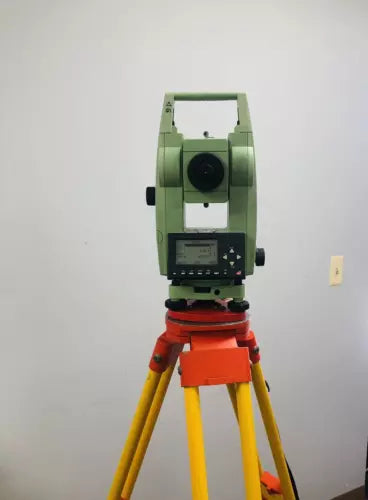 Leica Geosystems TPS300 / TCR307 Total Station TCR-307 Laser Series Reflectorless