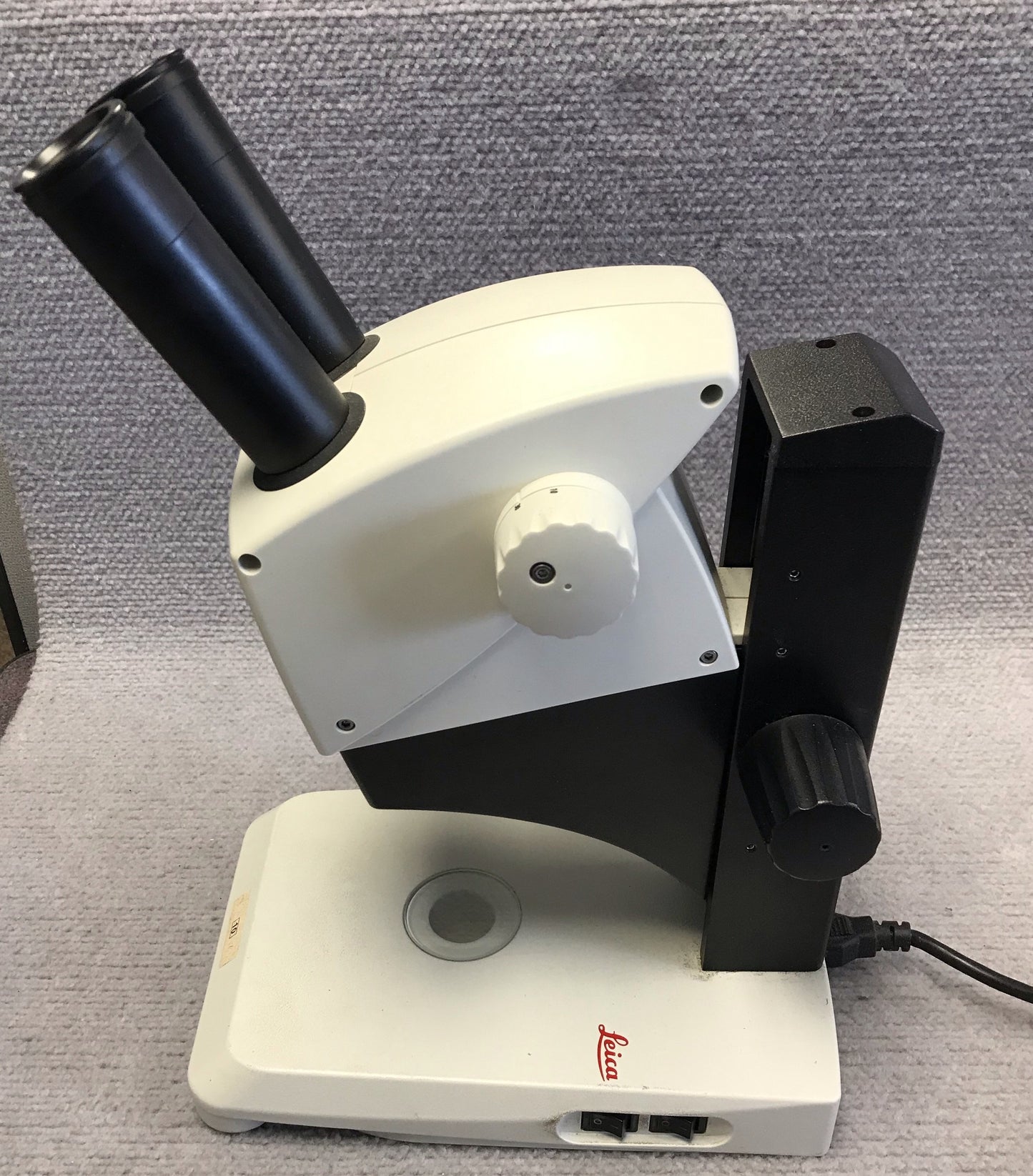 Leica ES2 Stereo Microscope with Stand and Two Lamps