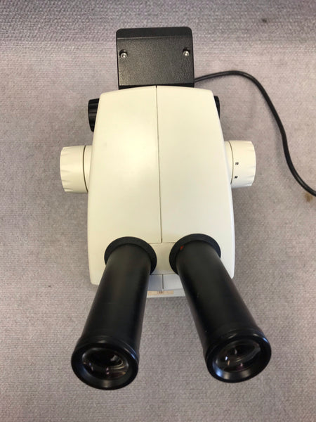 Leica ES2 Stereo Microscope with Stand and Two Lamps