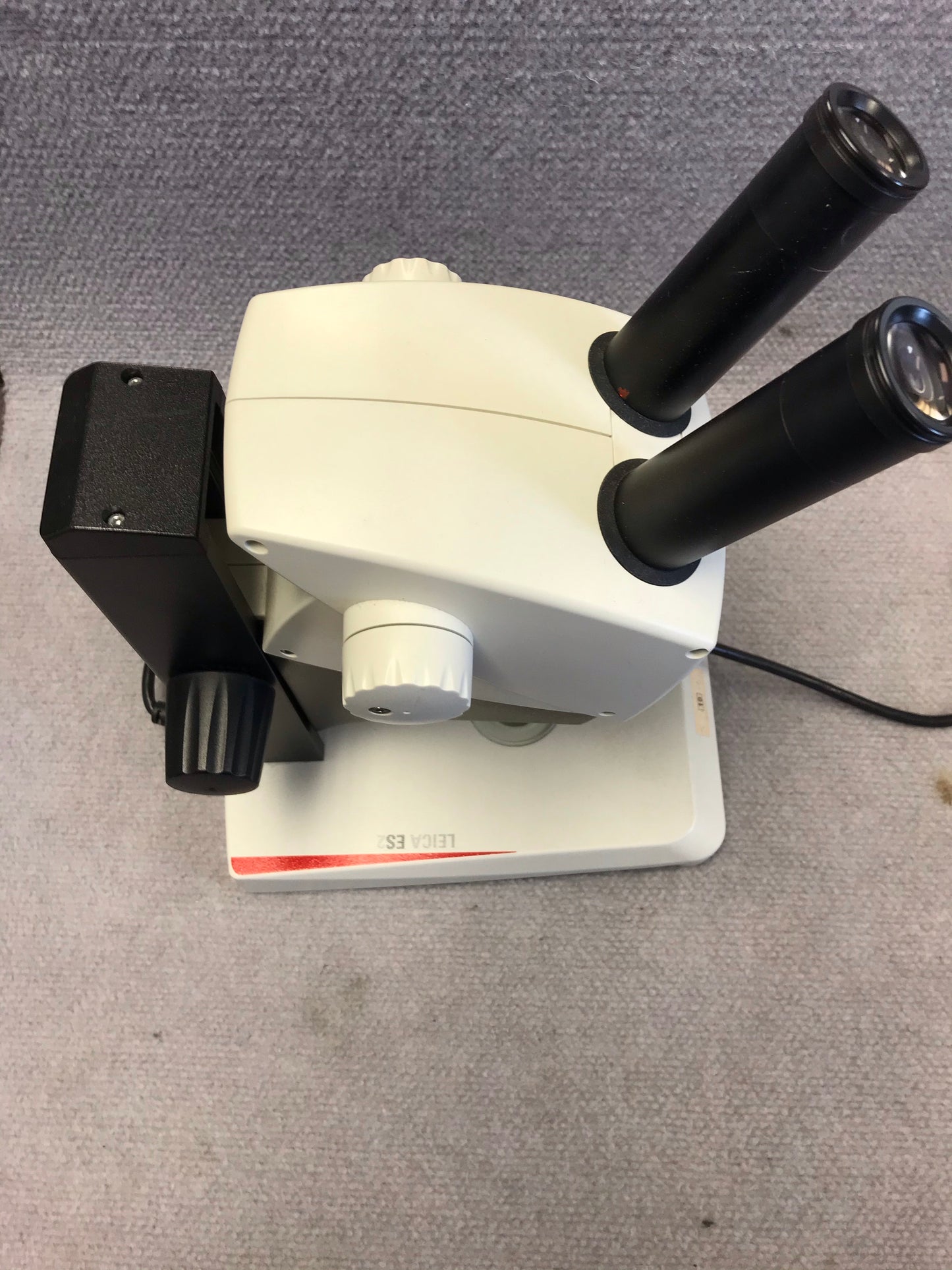 Leica ES2 Stereo Microscope with Stand and Two Lamps