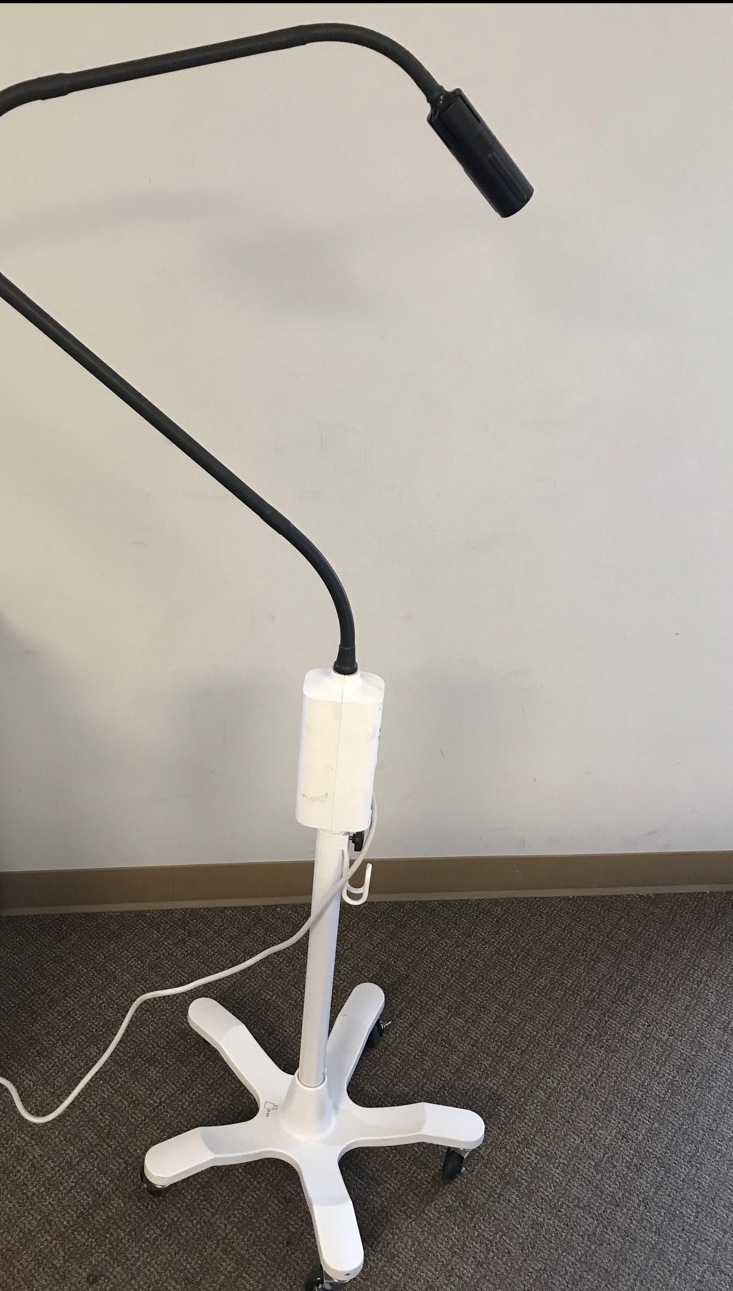 Welch Allyn GS Exam Light IV with Rolling Stand and Power Cord w/  Base